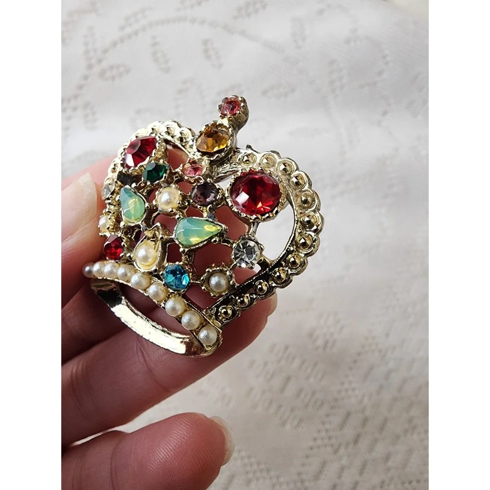Vintage Bejeweled Crown Brooch Pin Rhinestone Gold Tone Regency Regal Pearl